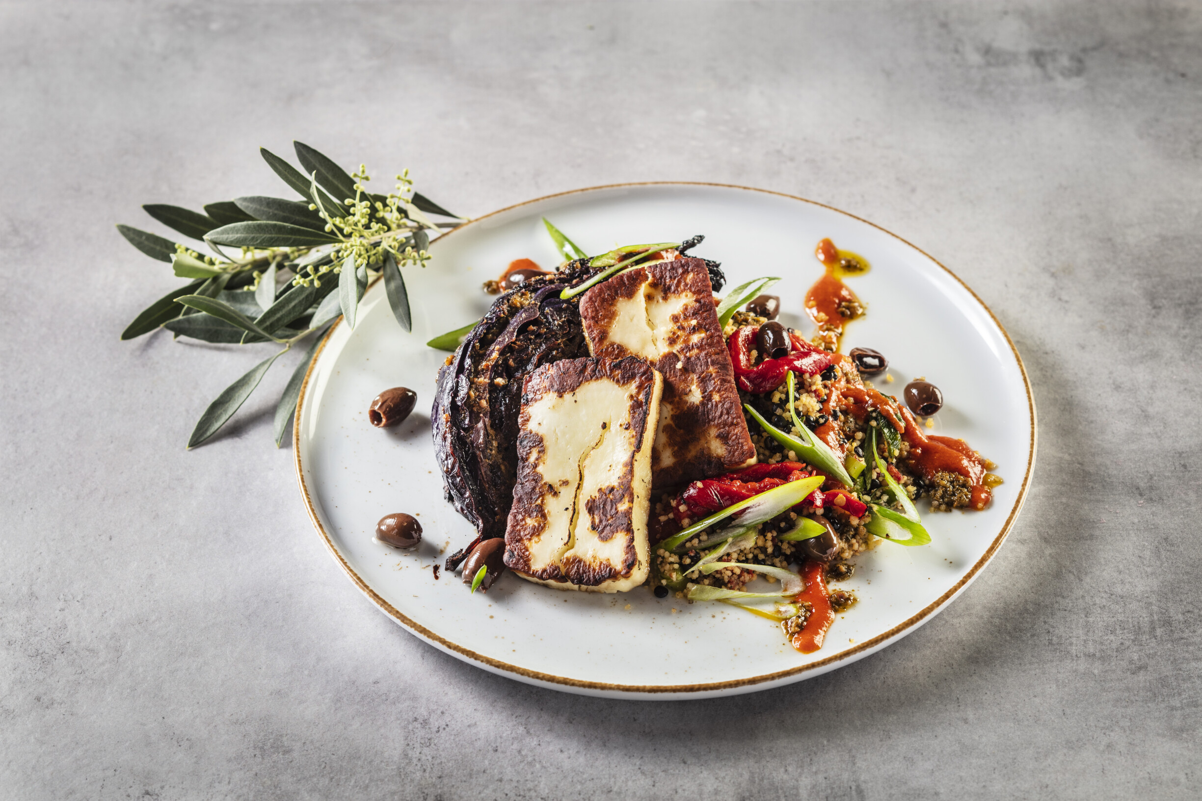 Rodekool steak met halloumi