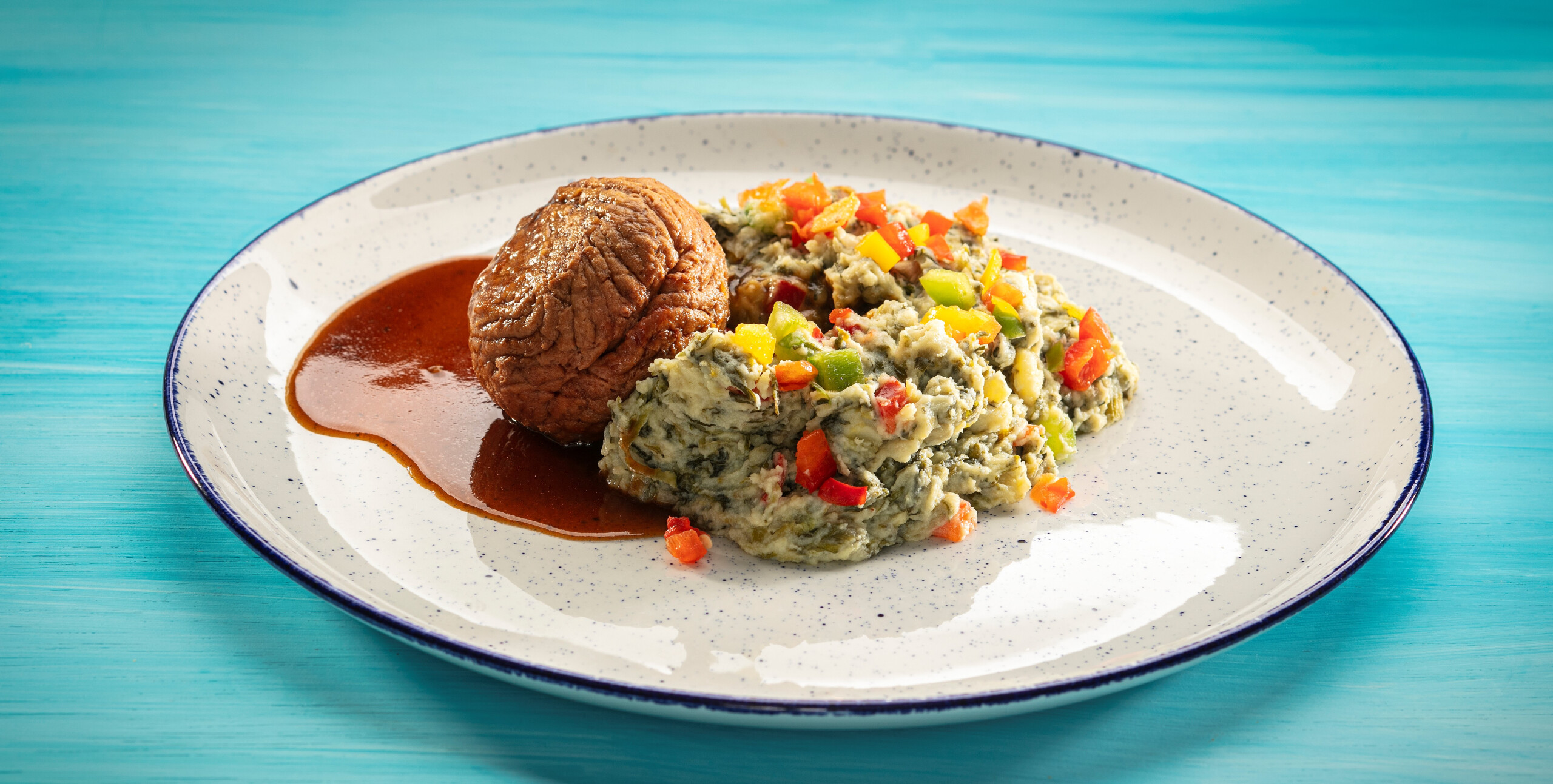 Andijviestamppot met paprika en gehaktbal