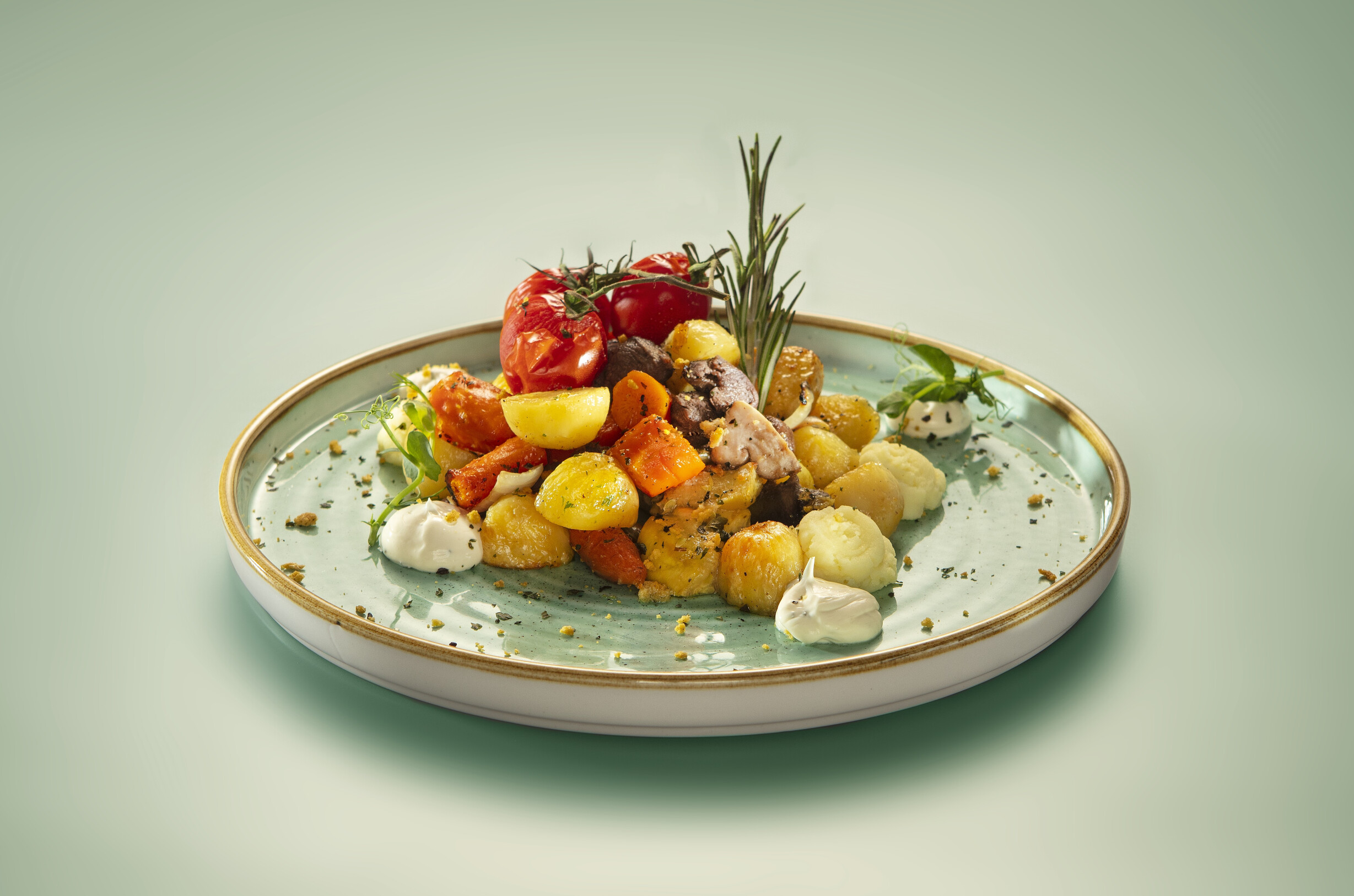 Gebakken rundvlees met verse groenten