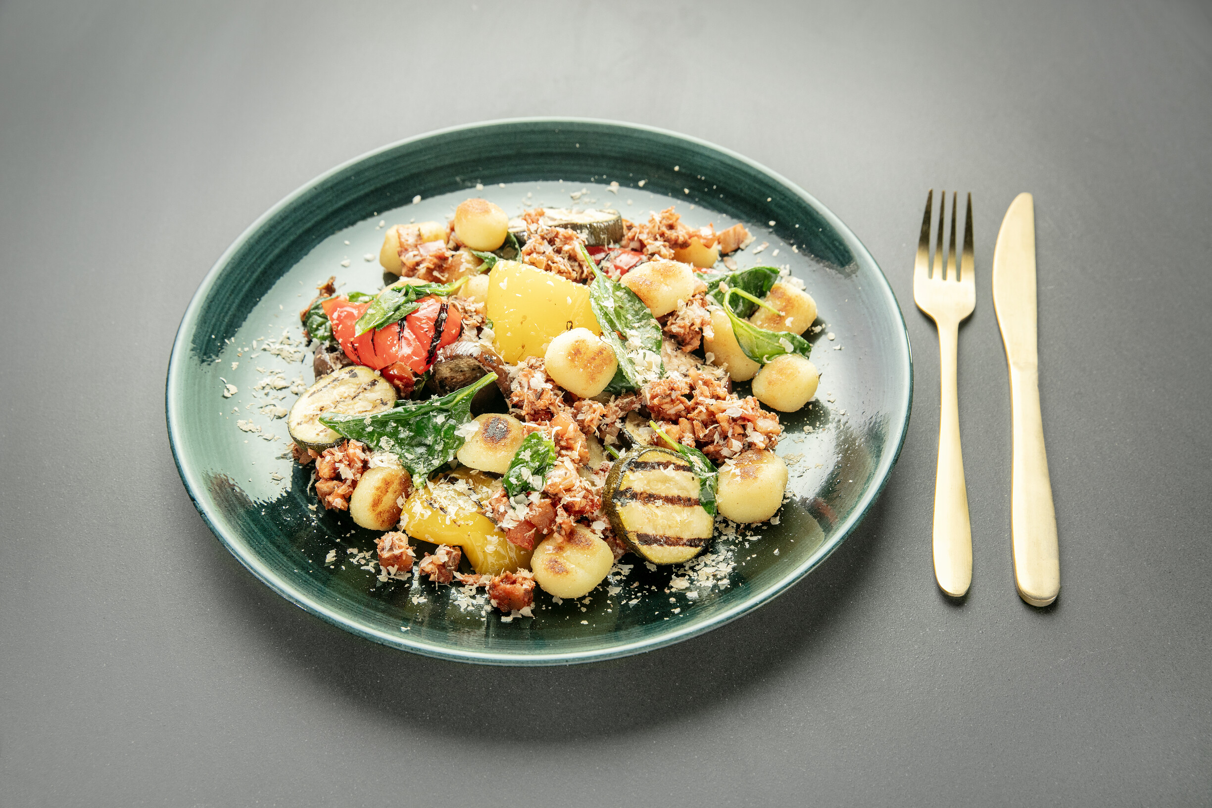 Gebakken gnocchi met jackfruit bolognese