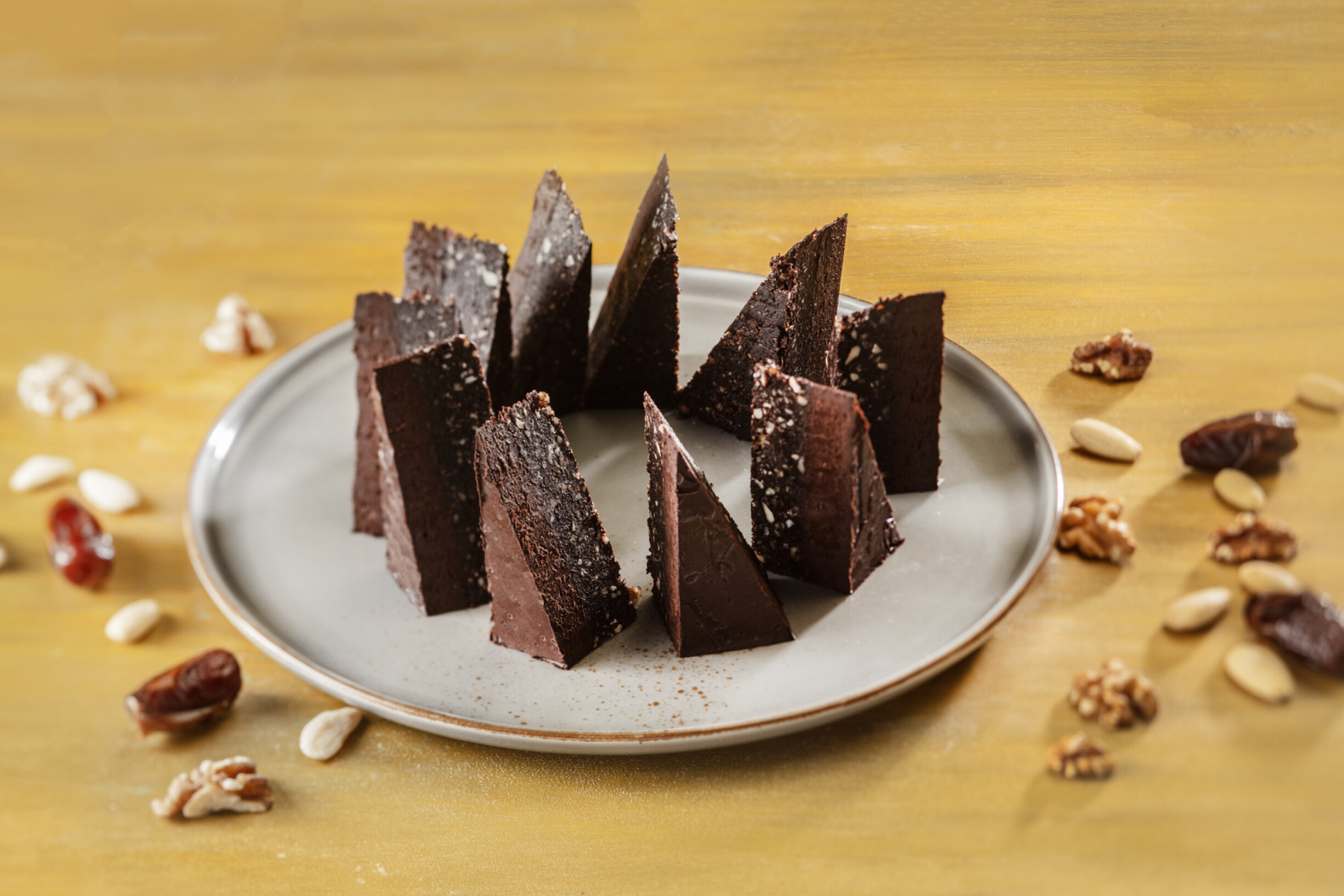 Raw chocolade brownie met walnoten