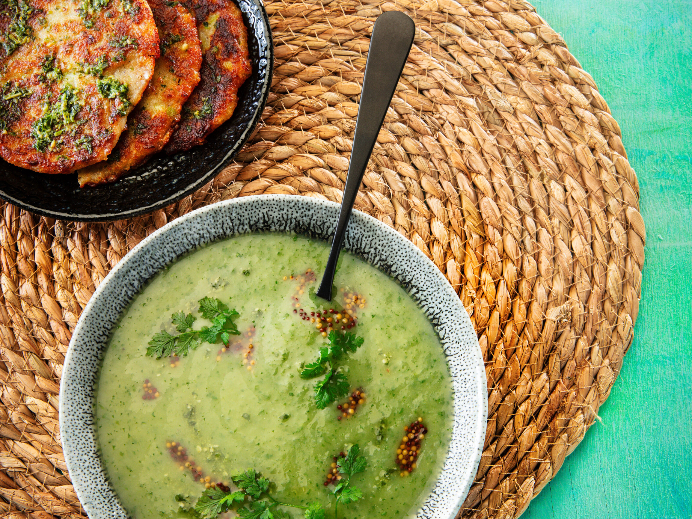 Kervelsoep met flatbread