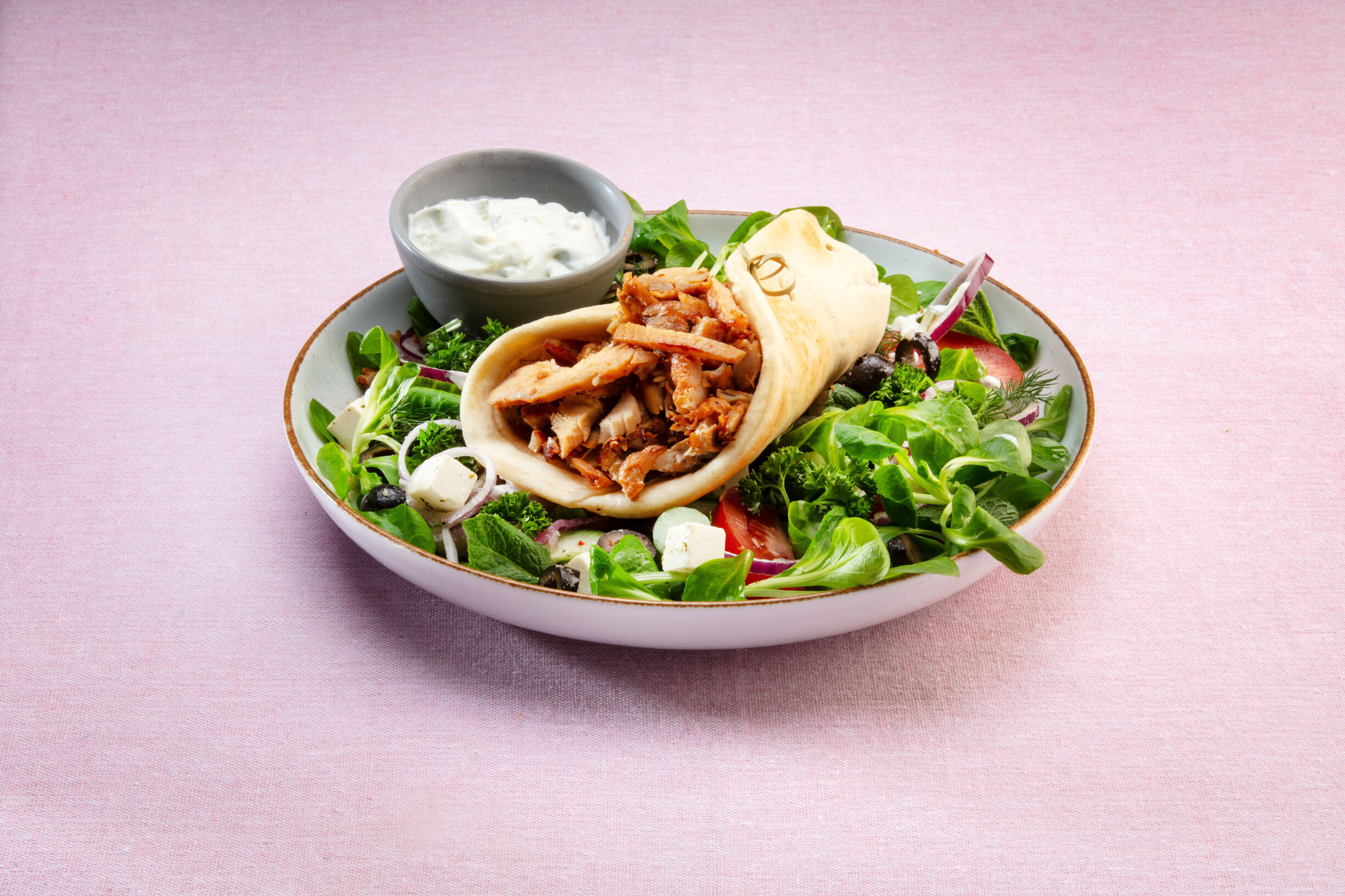 Griekse pita kip kebab met tzatziki