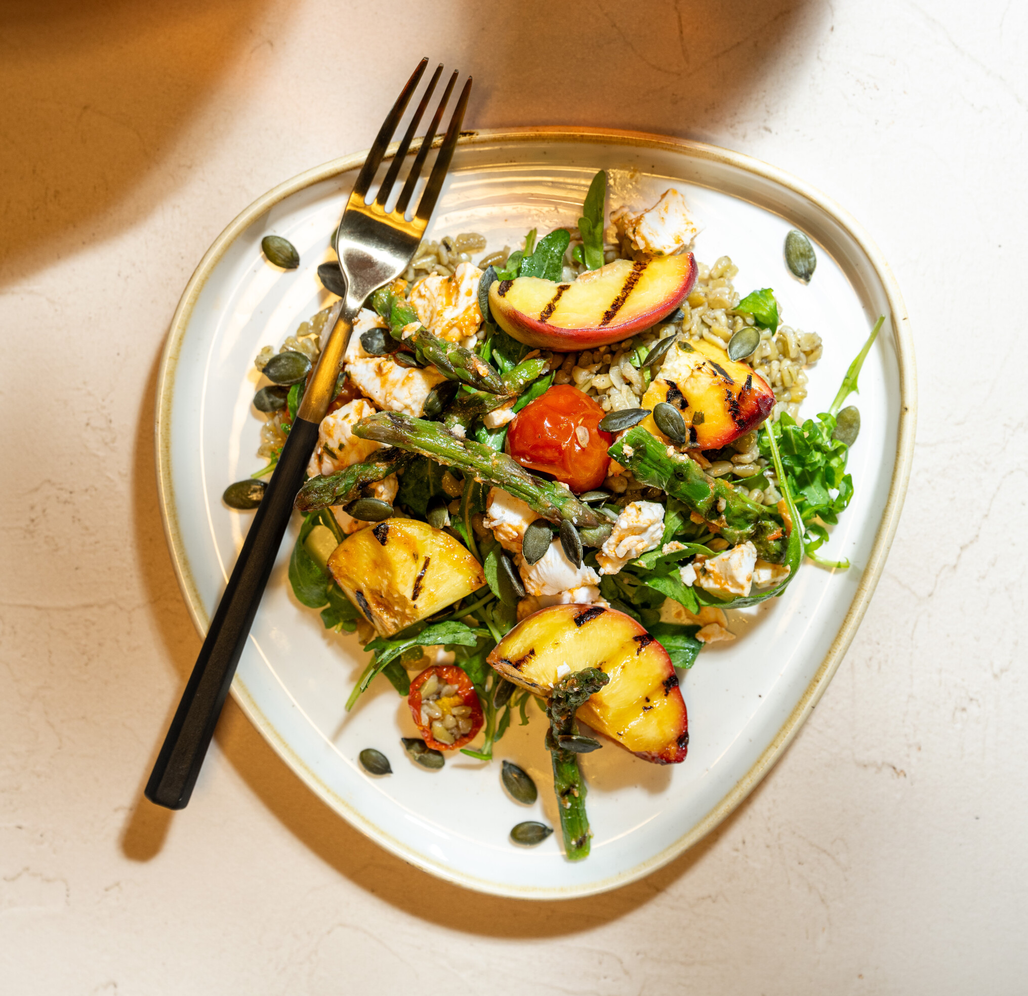 Freekeh salade met perzik