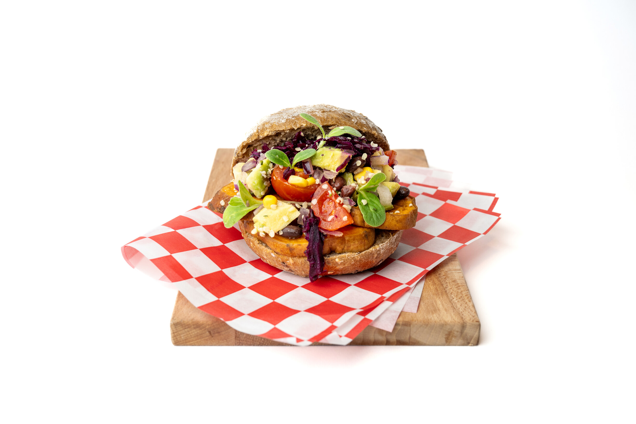 Broodje met zoete aardappel salade in Mexicaanse stijl