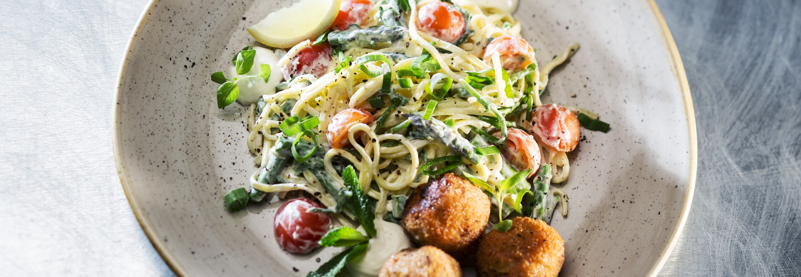 Zalmballetjes met spaghetti