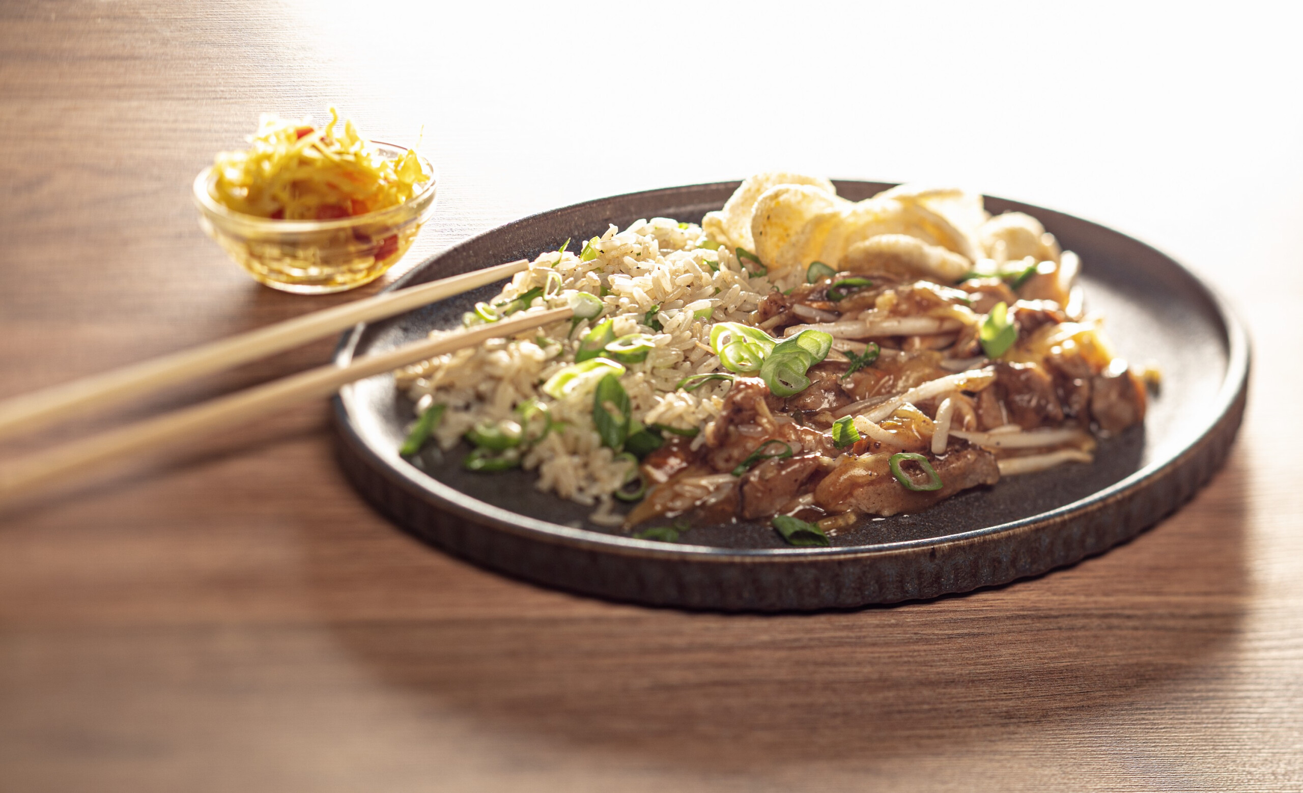 Babi pangang met gebakken witte rijst