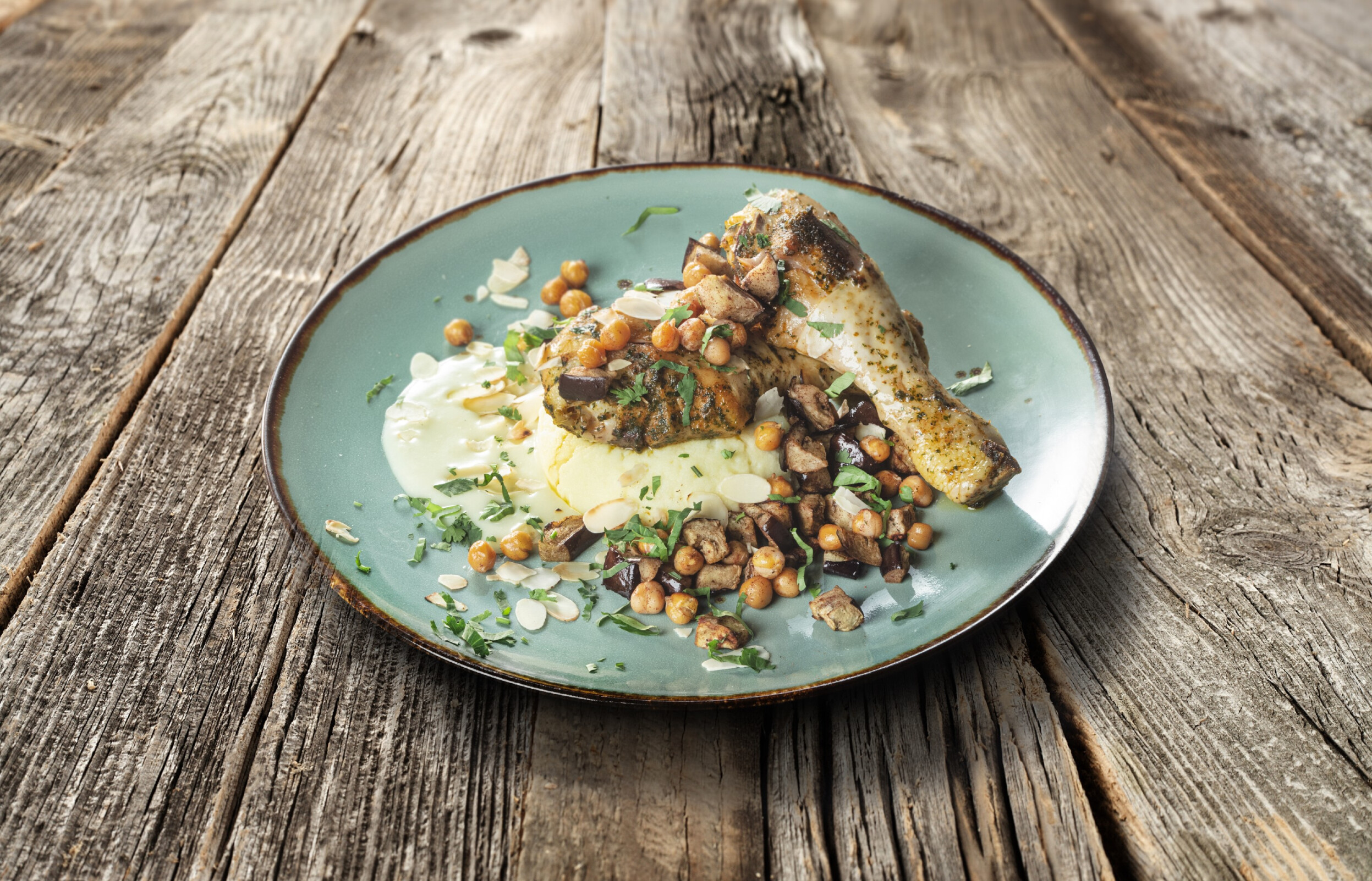 Drumsticks met kikkererwten en aubergine