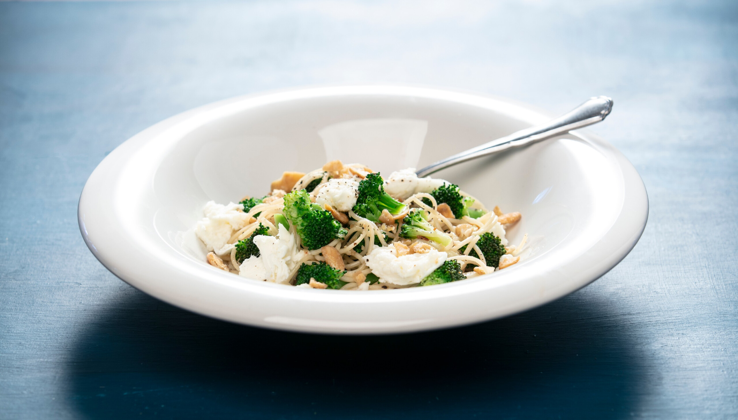 Spaghetti met broccoli en mozzarella