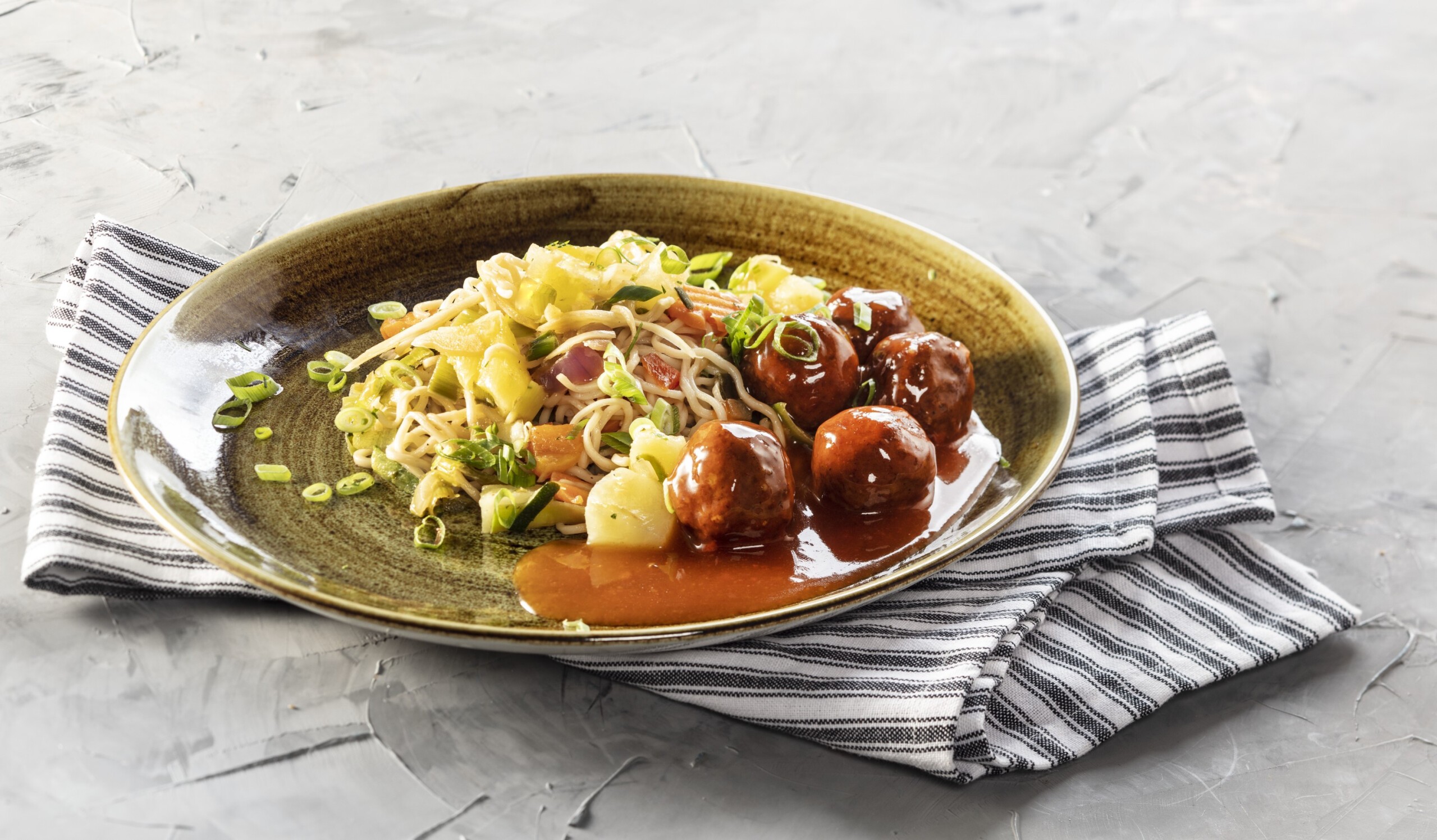 Aziatische wok met ananas