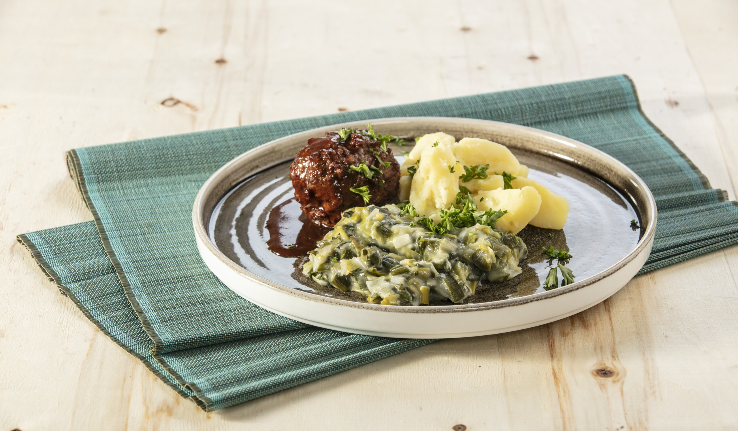 Gestoofde prei met kalfsbal