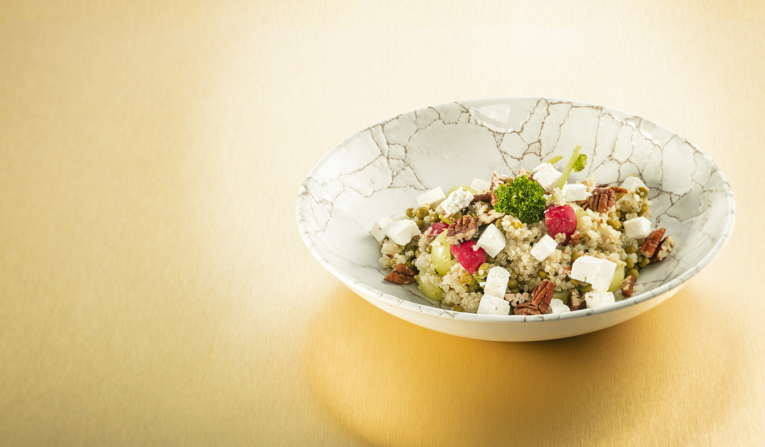 Quinoa met druiven en pecannoten