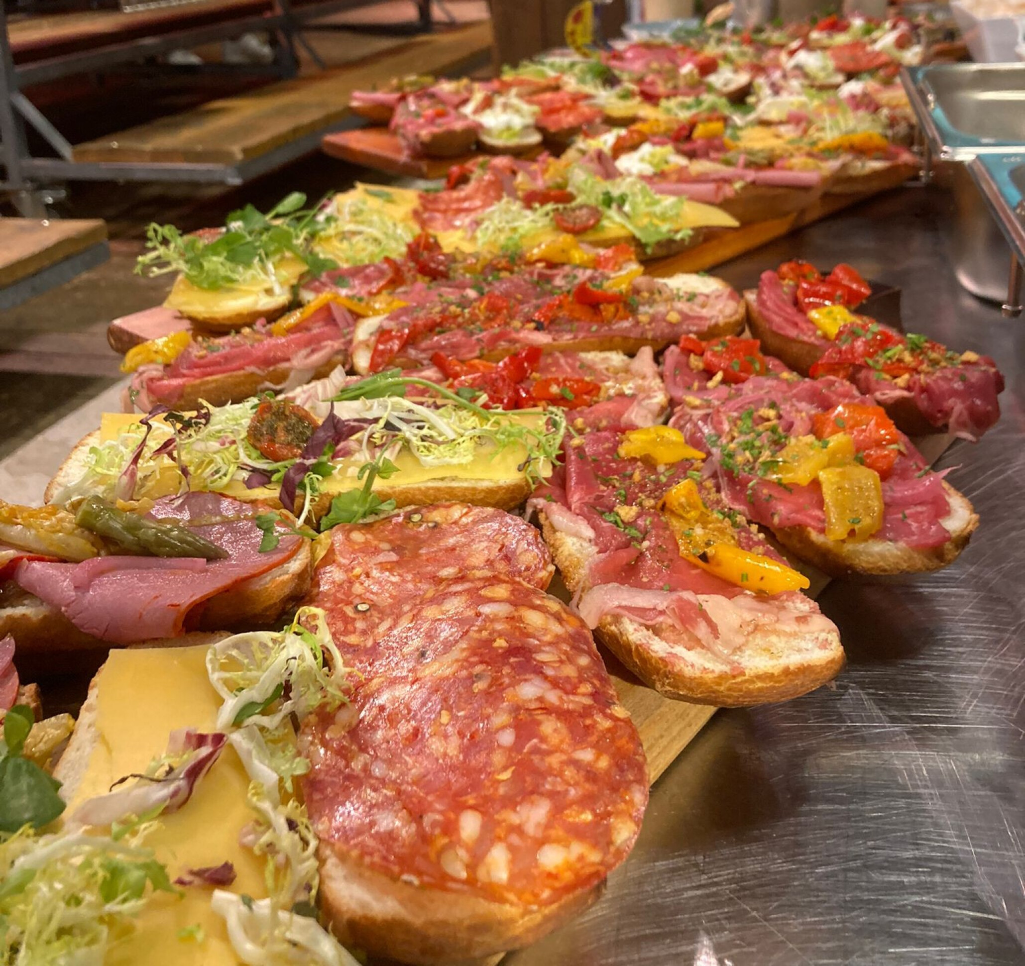 Open broodje pastrami