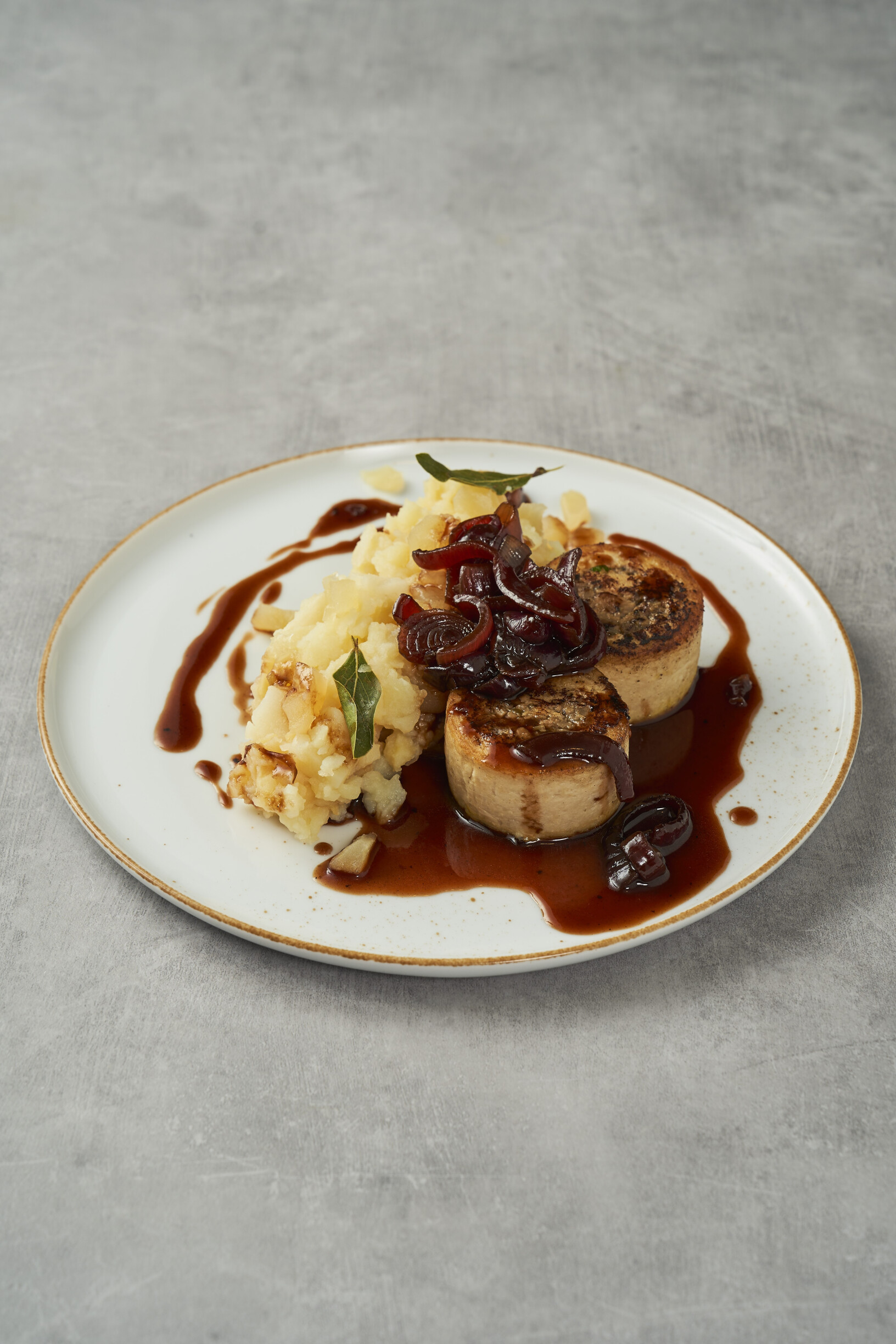 Appel-knol stamppot met plant-based kip