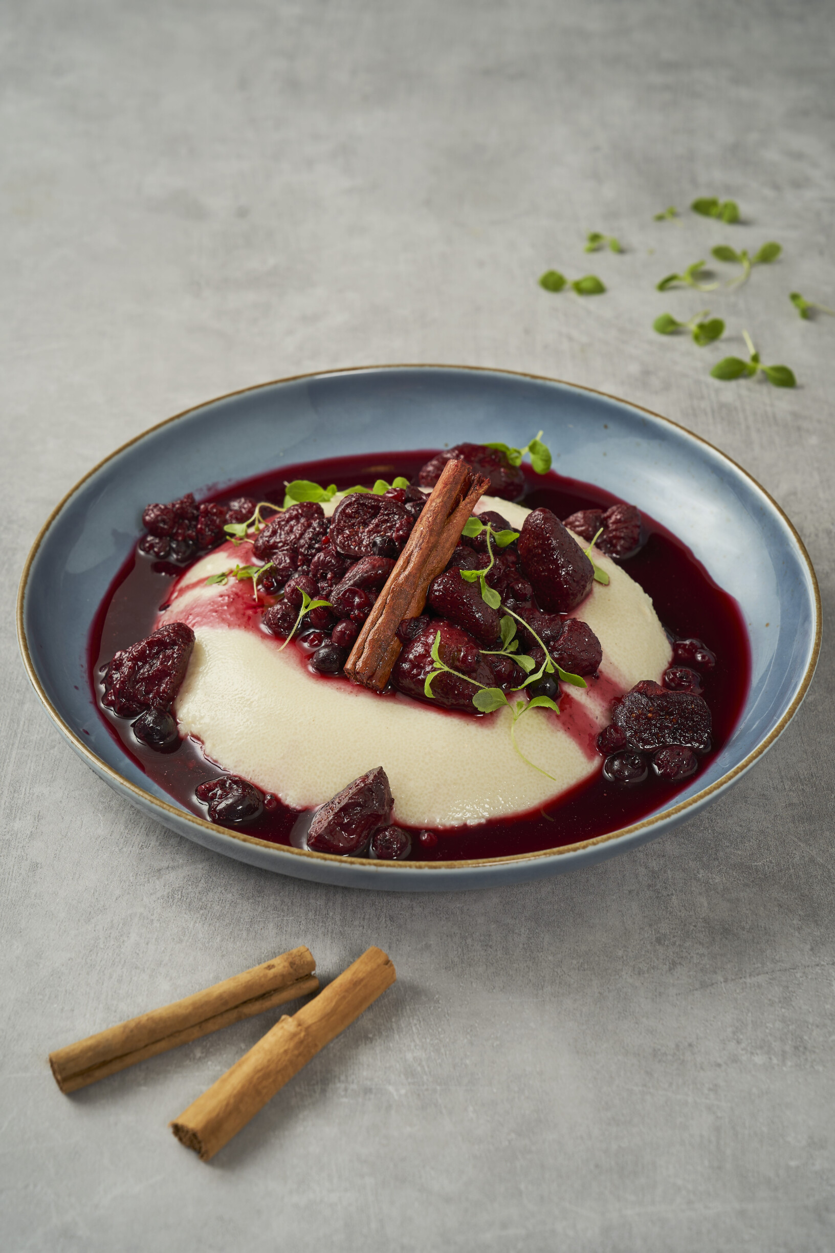 Griesmeel met roodfruit