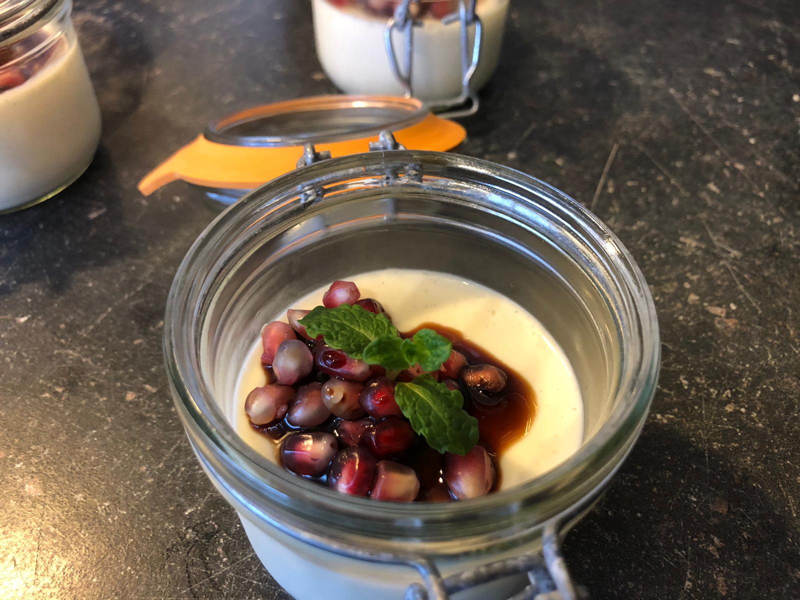 Panna cotta met granaatappel Panna cotta met granaatappel